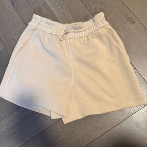 lululemon athletica Softstreme Shorts 4” Size 4